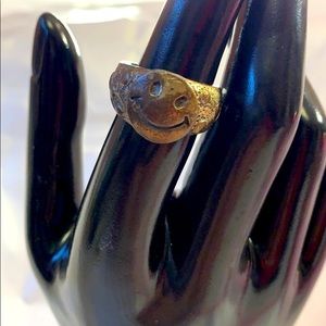 🌟Groovy 70s Smiley Face Ring! Size 6